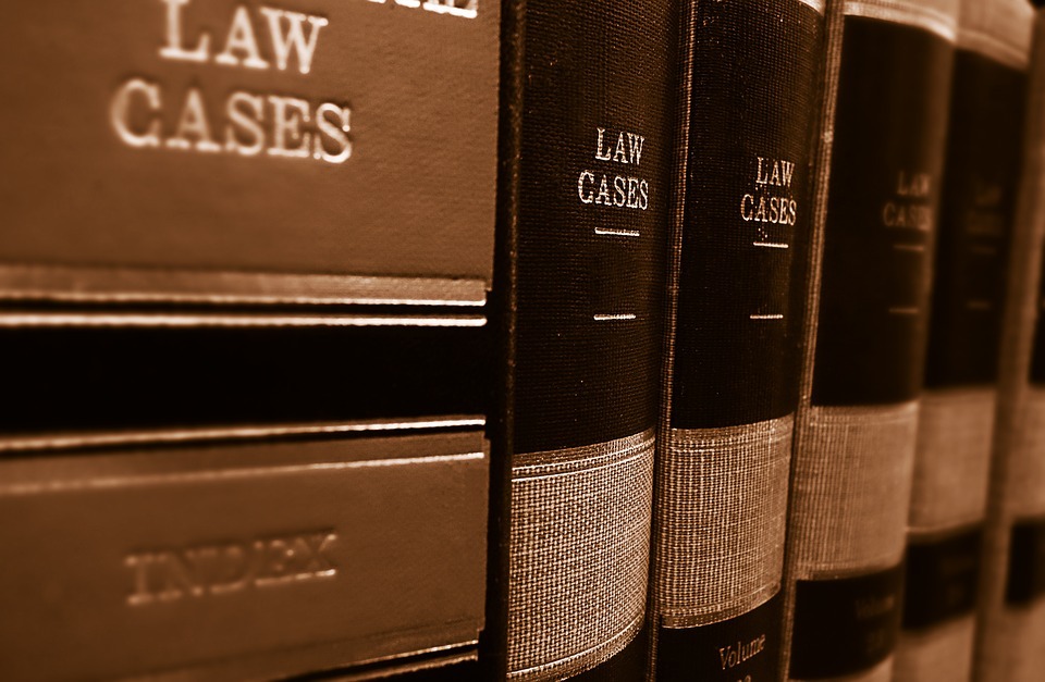Wat is het verschil tussen advocaat en jurist? Makelaar Dijkstra